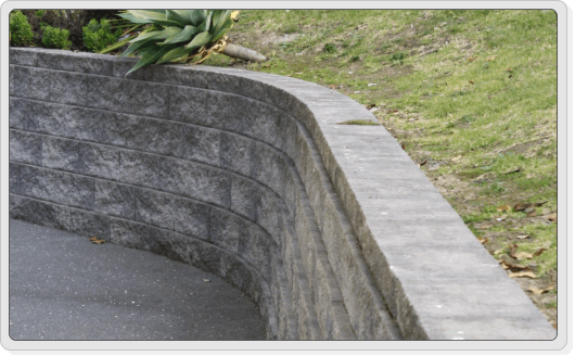 Retain wall using keystone concrete